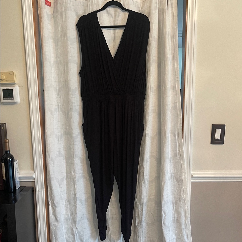 Chic Black Sleeveless Jumpsuit